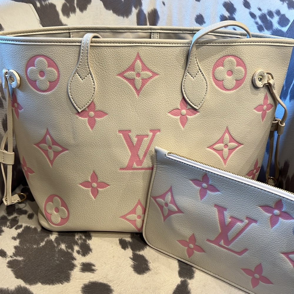 New Inspire tote w/wristlet